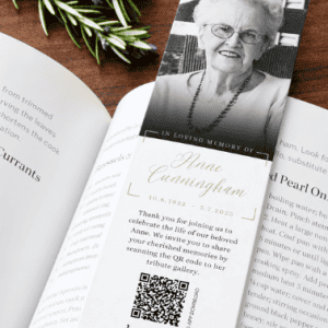 Compartir fotos conmemorativas con un código QR en homenaje a Jane Cunningham.